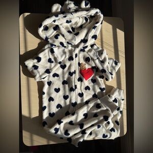 GAP Cream and Black heart Onesie perfect for valentines 💘